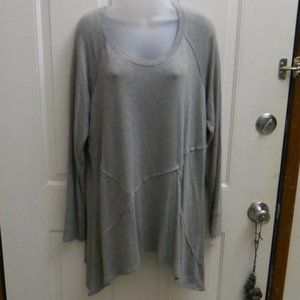 Simply Vera Gray Mixed Media Top